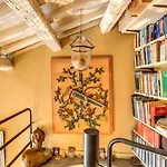 The Red House At Arco Degli Acetari Ferienhaus *