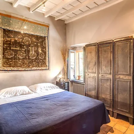 The Red House At Arco Degli Acetari Holiday home Rome