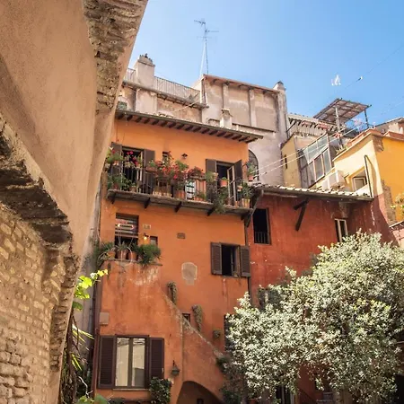 Casa de Férias The Red House At Arco Degli Acetari *