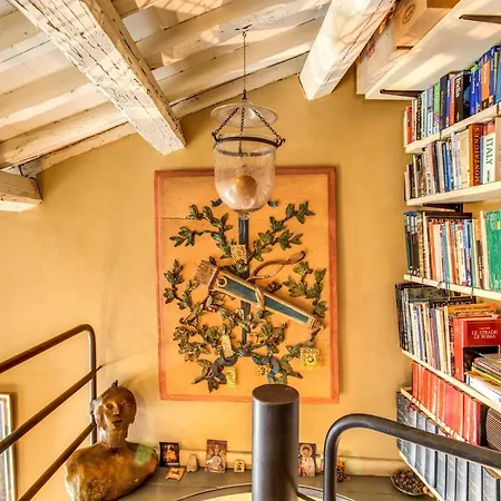 The Red House At Arco Degli Acetari 度假居 *