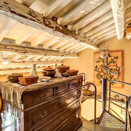 The Red House At Arco Degli Acetari Holiday home *